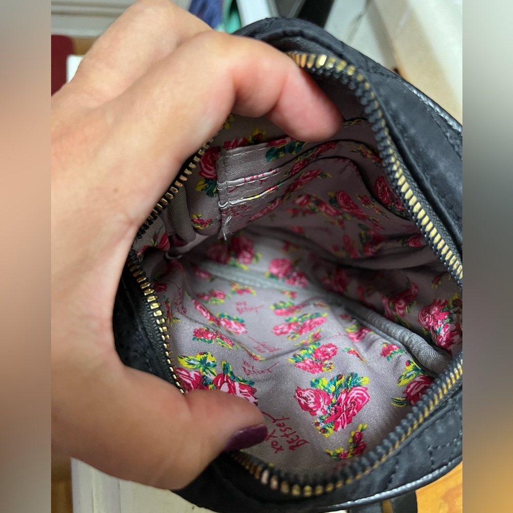 Betsey Johnson Black Quilted Crossbody Bag NWOT - Picture 11 of 11